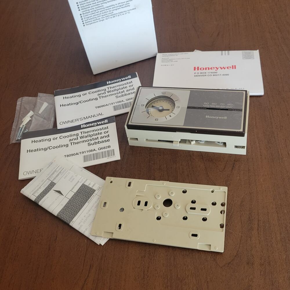 Honeywell T8090A 1007 T8090A1007 Chronotherm Thermostat New in original box